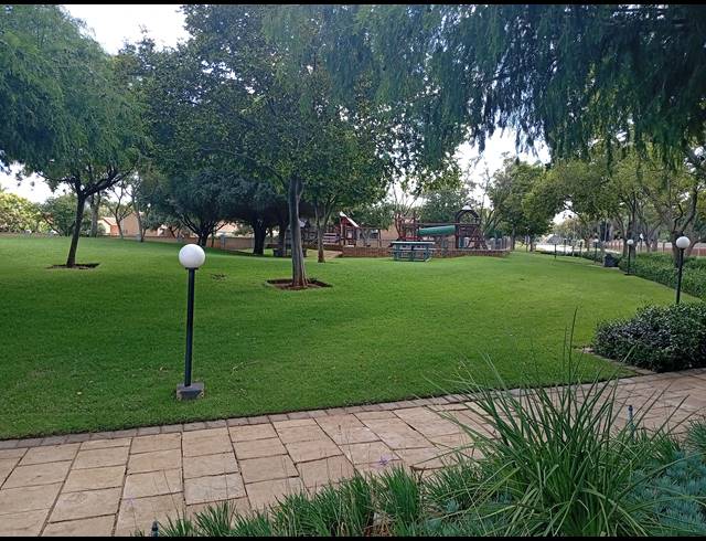 2 BEDROOM TOWNHOUSE FOR SALE IN EQUESTRIA